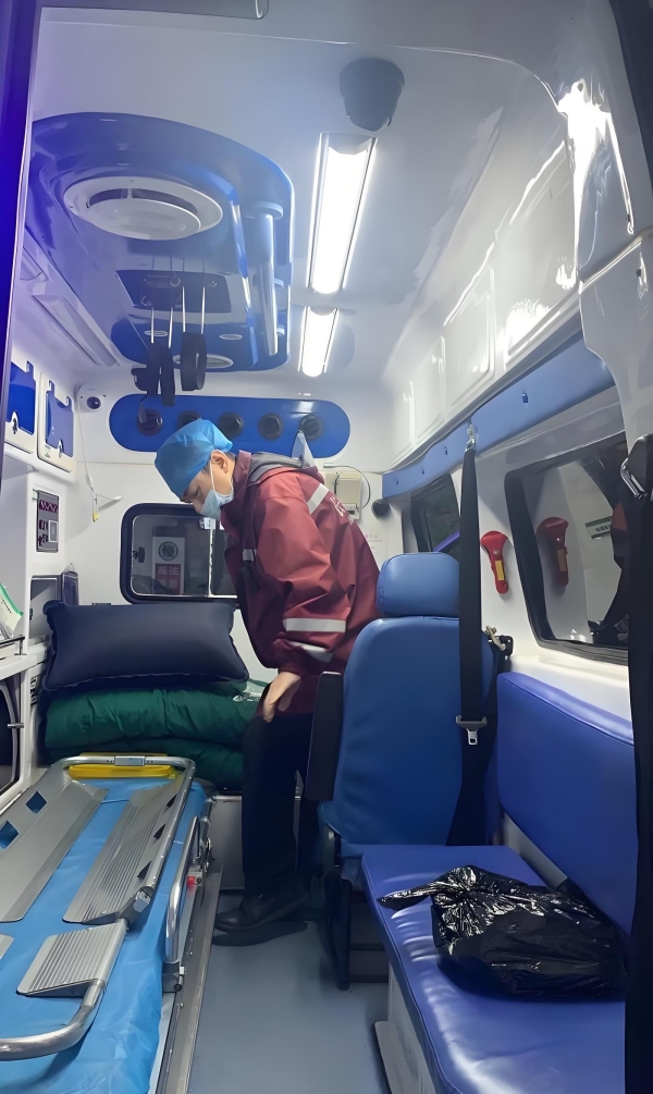 长短途跨省救护车联系电话？ 救护车24小时服务